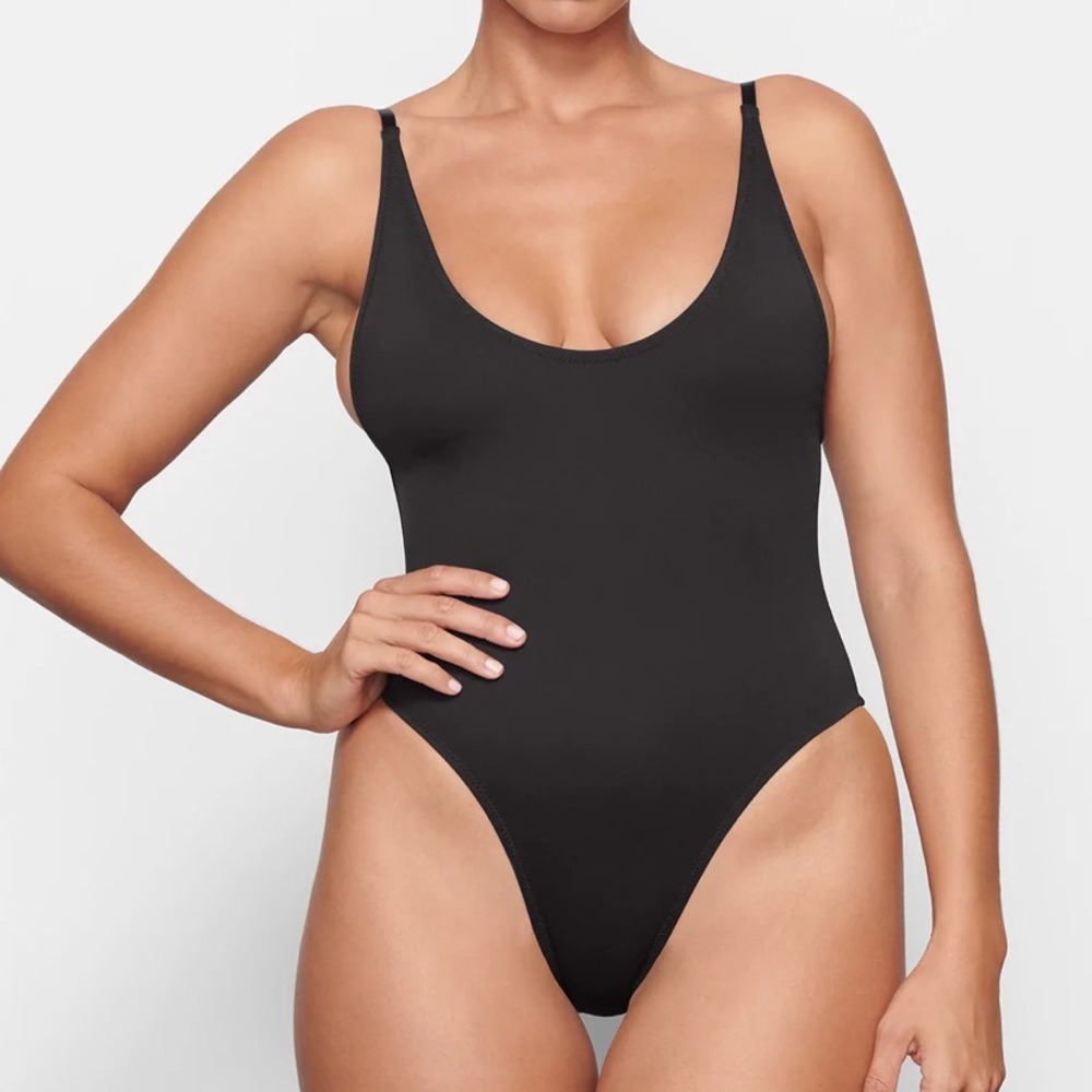 SKIMS swim scoop neck one piece - onyx